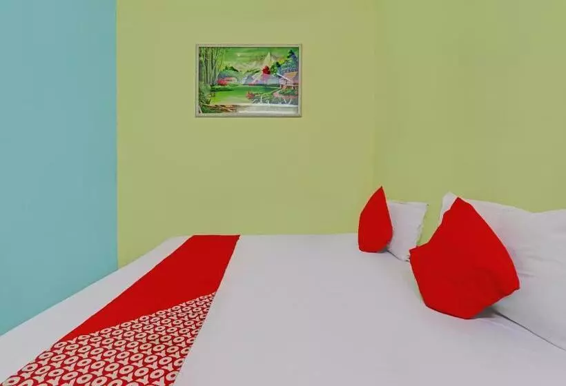 ホテル Oyo Flaghsip 81302 Golden Guest House