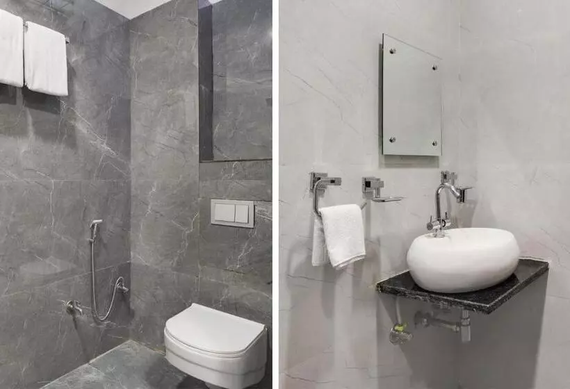 Hotelli Stayvista S La Villa Farm   Tranquil Retreat With Outdoor Pool, Games & Terrace