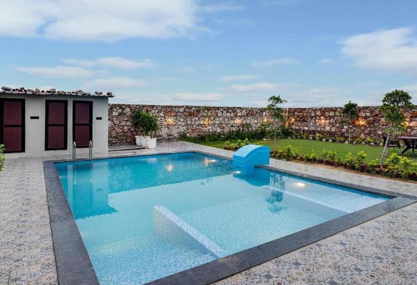 فندق Stayvista S La Villa Farm   Tranquil Retreat With Outdoor Pool, Games & Terrace