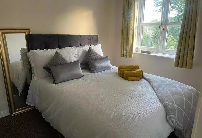 Majatalo Lovely 3 Bed Short Stay