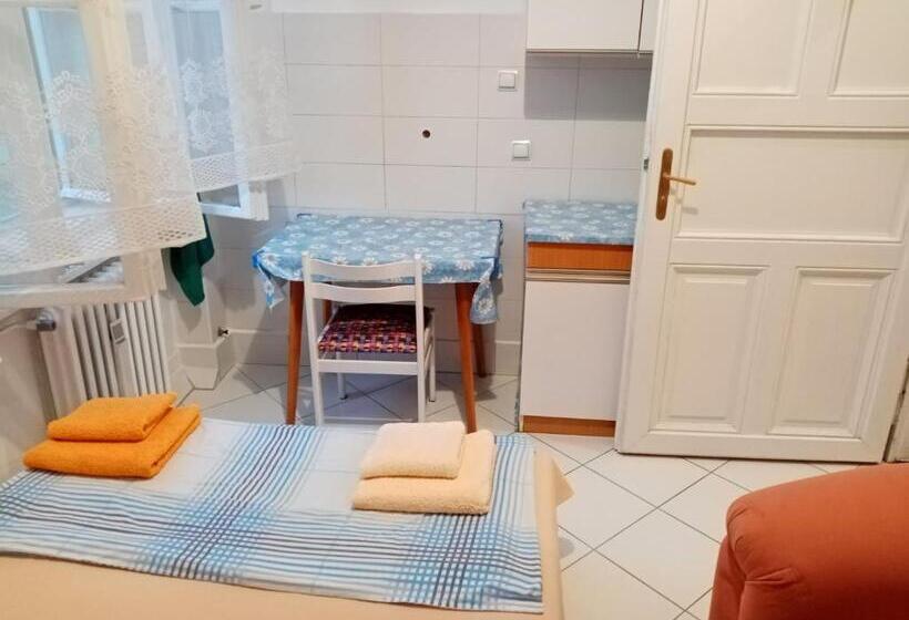 پانسیون Rooms For Exit 2024   For 2 Or 4 People For 4 Nights 11 15 July