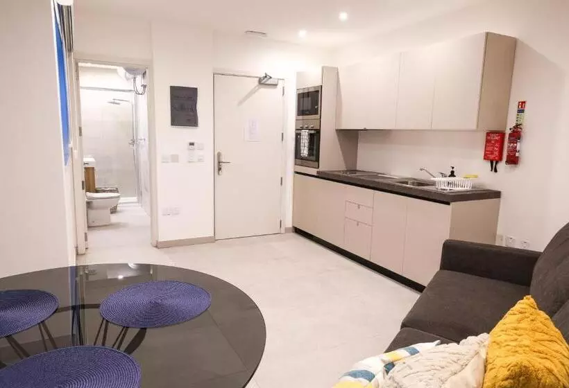 پانسیون The Central Guesthouse