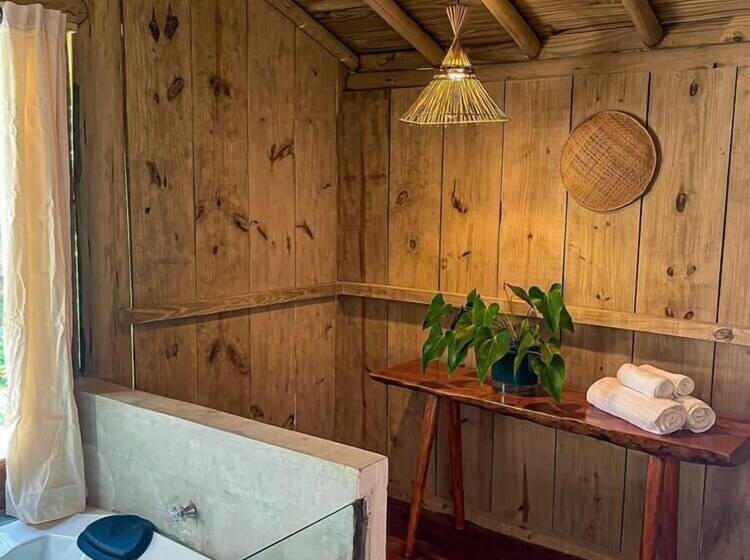 مسافرخانه Villa Sagui