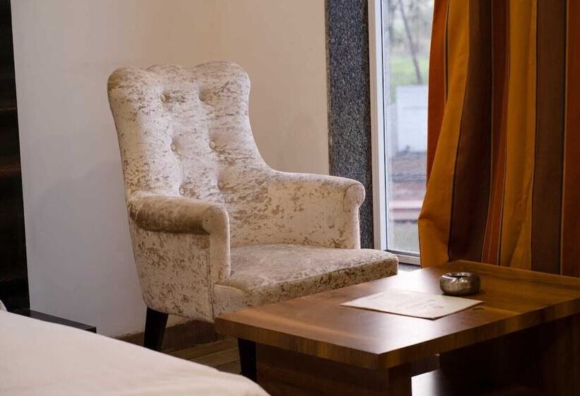 בית מלון כפרי Dev Residency