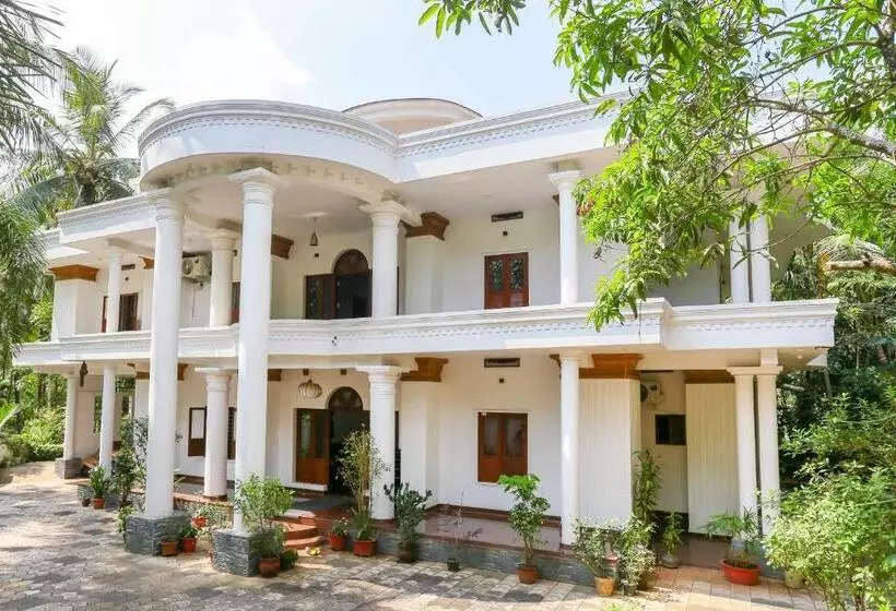 ホテル Oyo Flagship Sreedevi Garden
