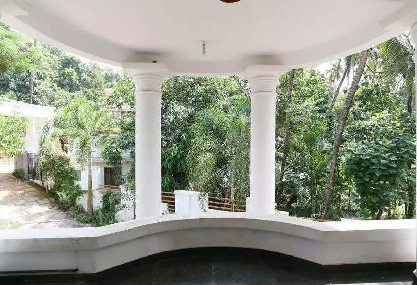 ホテル Oyo Flagship Sreedevi Garden