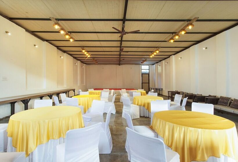 فندق River Valley Resort