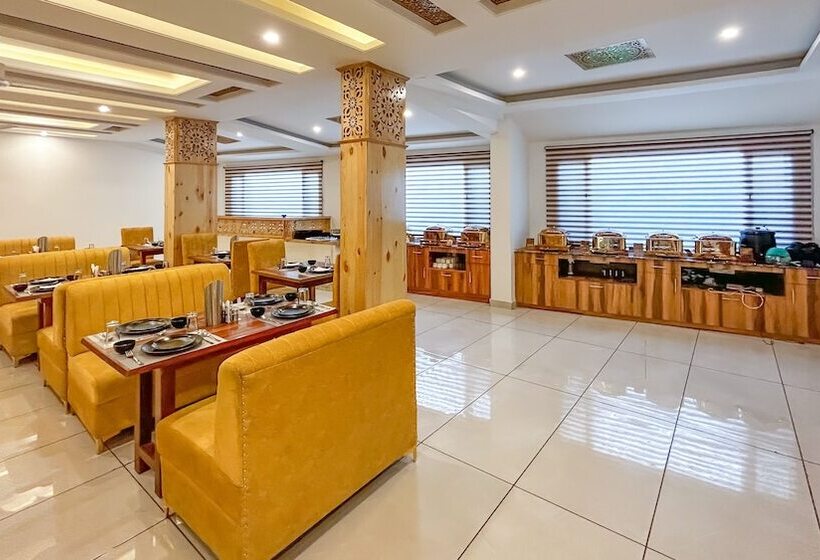 酒店 Snow White Regency, Manali