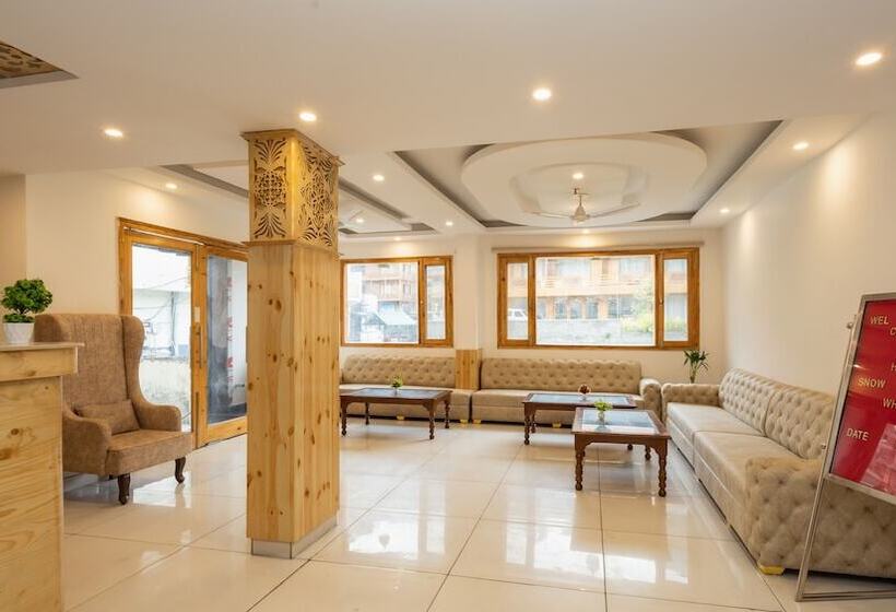 酒店 Snow White Regency, Manali