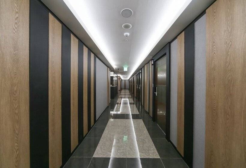 מוטל Changwon Bonggok Dong Hotel Daon