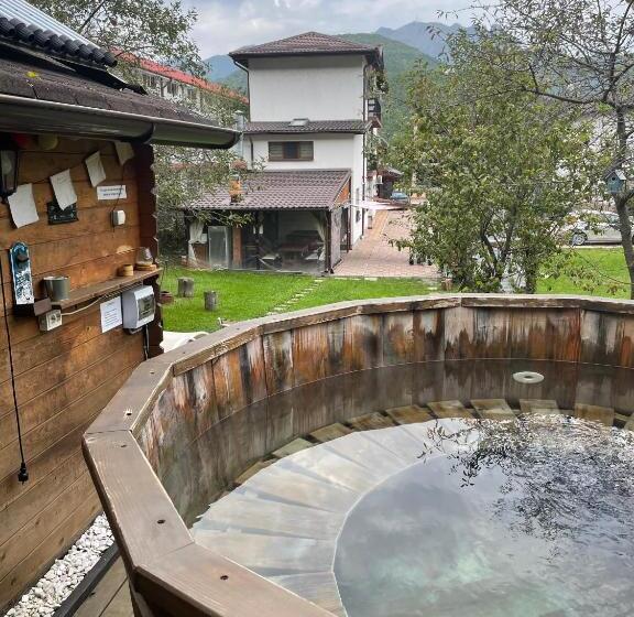 پانسیون Casa Cozia