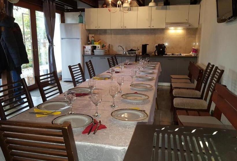 پانسیون Casa Cozia