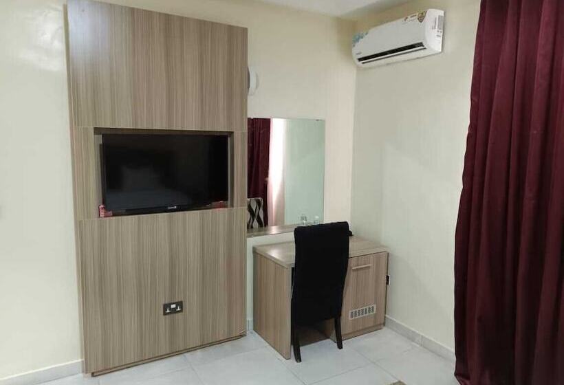 Eleventh House Hotel And Suites