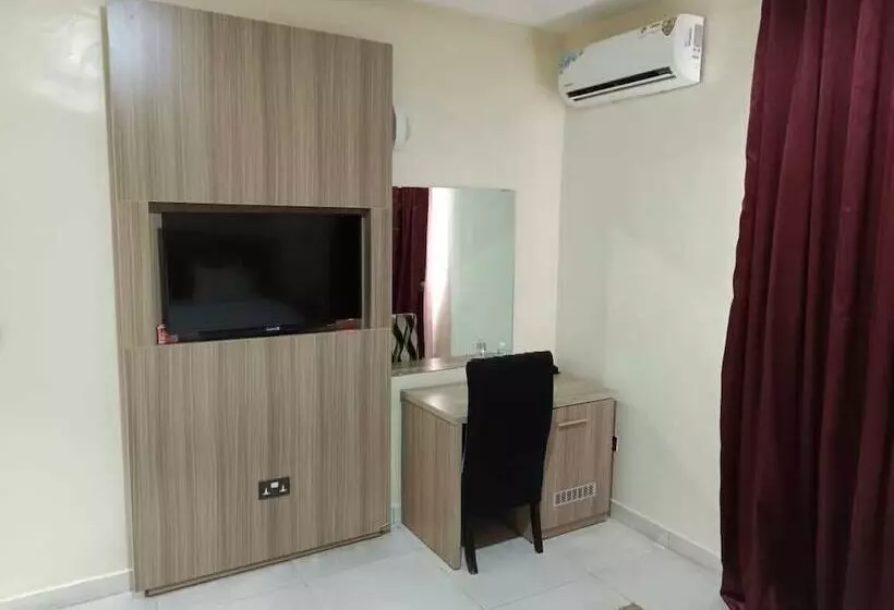 Eleventh House Hotel And Suites