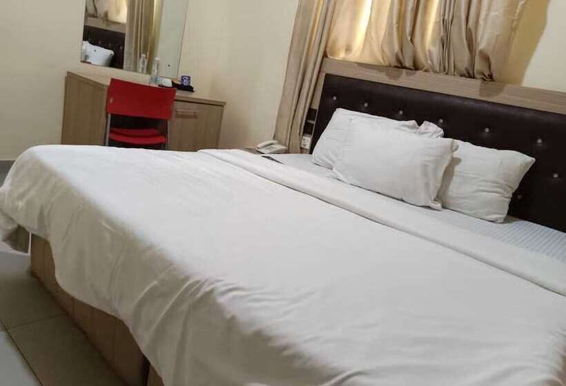 Eleventh House Hotel And Suites