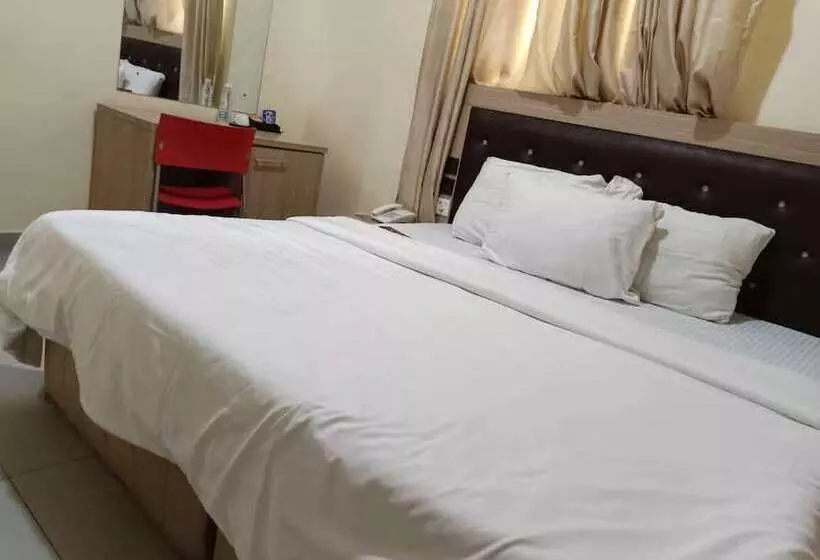 Eleventh House Hotel And Suites