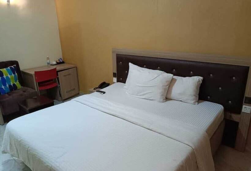 Eleventh House Hotel And Suites