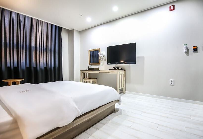 Eumseong Chungbukyeoksindosi H Motel