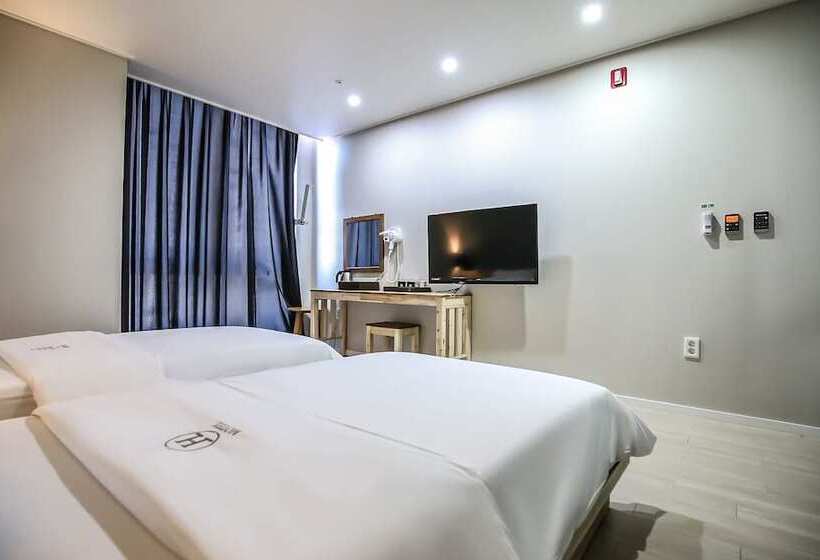Eumseong Chungbukyeoksindosi H Motel