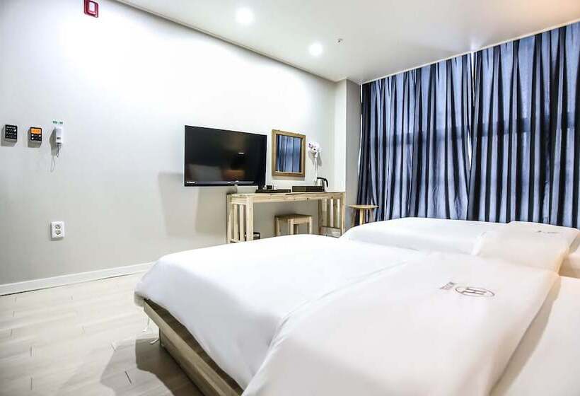 Eumseong Chungbukyeoksindosi H Motel
