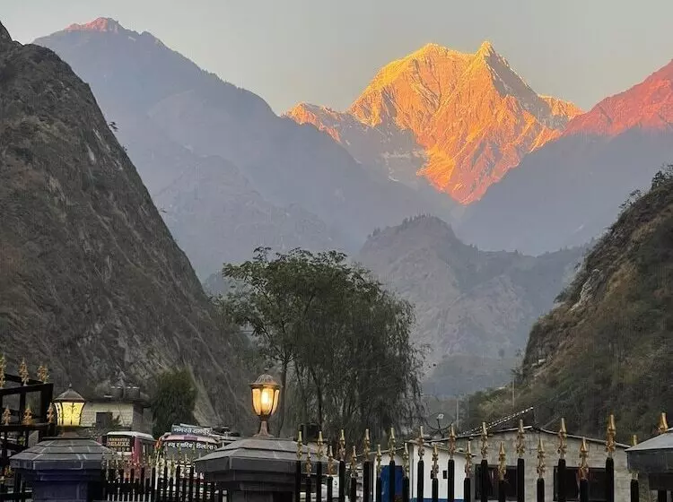 هتل Natural Spring Pvt.ltd