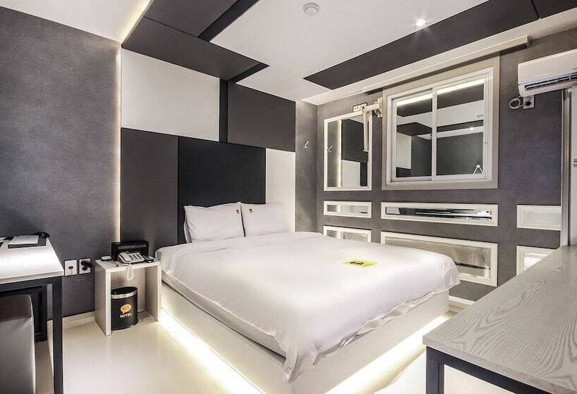 מוטל Gwangju Sinandong Katok