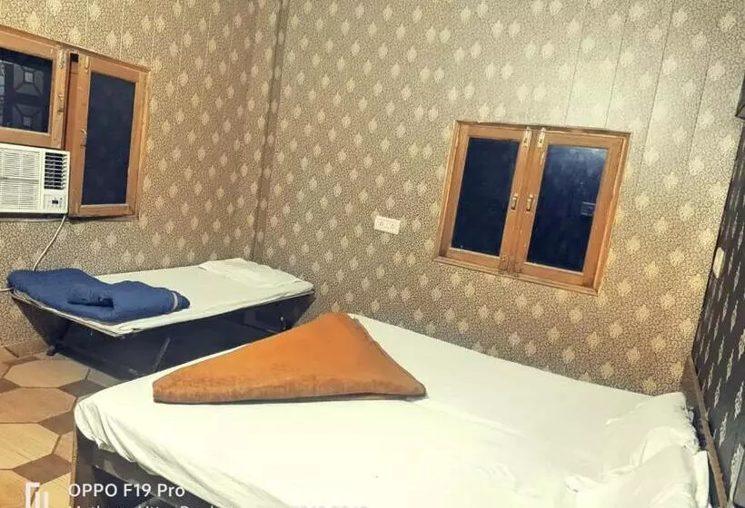 Majatalo Goroomgo Shree Anand Guest House Mathura