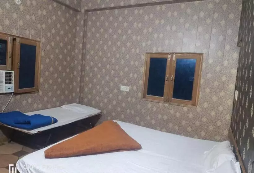 Majatalo Goroomgo Shree Anand Guest House Mathura