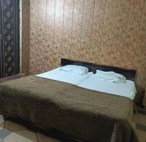 Majatalo Goroomgo Shree Anand Guest House Mathura