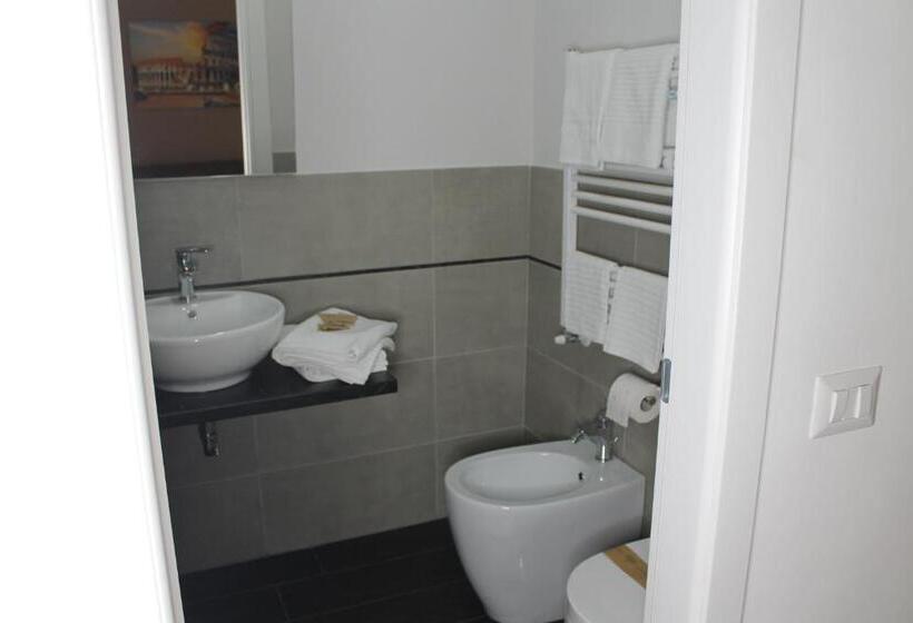 פנסיון Roma Suite Piramide