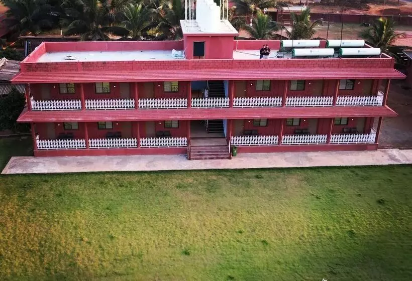 Hotelli Beach Village Resort