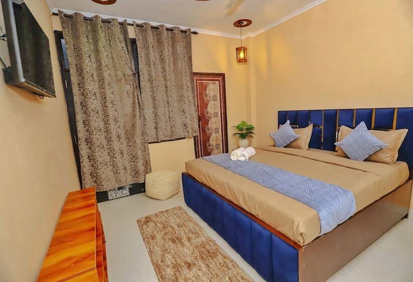 ホテル Roomshala 067 Rs Residency