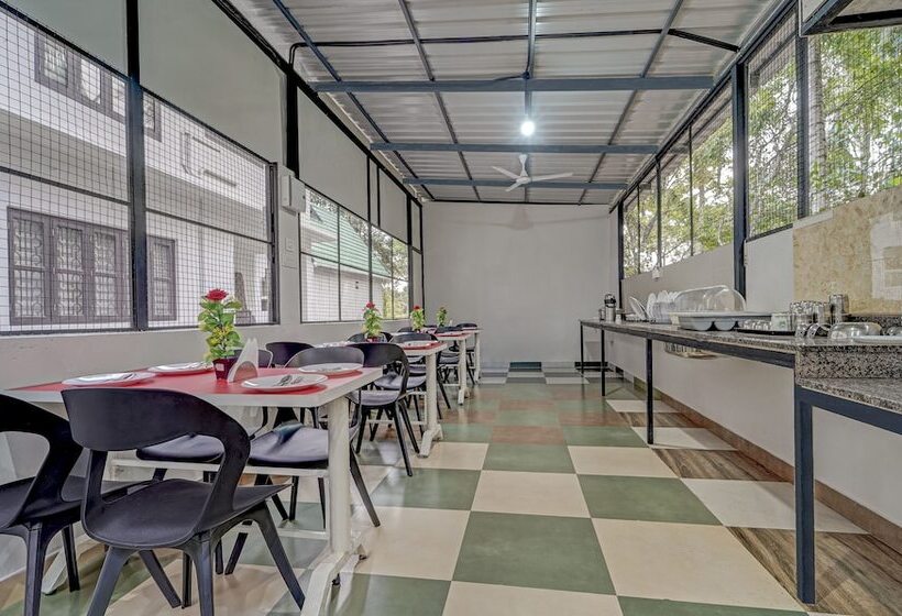 בית מלון כפרי Treebo Regalia Inn Civil Station