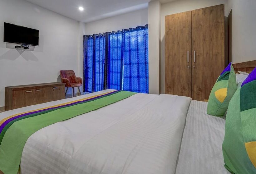 בית מלון כפרי Treebo Regalia Inn Civil Station