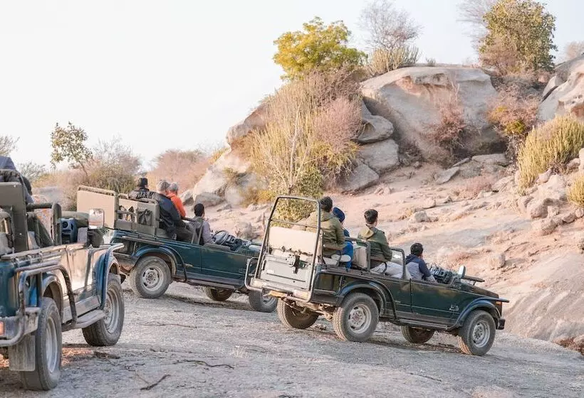 リゾートホテル Jawai Wildlife Safari Camp
