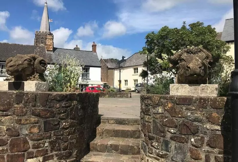 A Stunning And Cosy Character Cob Cottage C1750