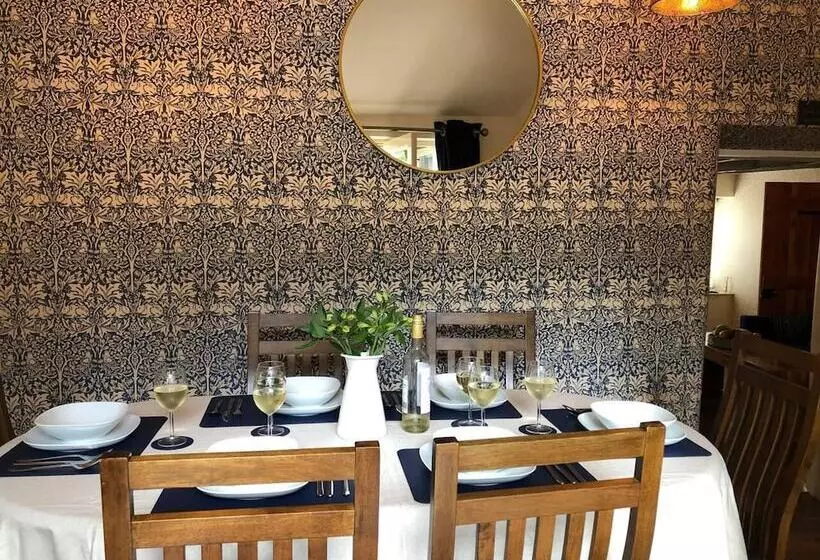 A Stunning And Cosy Character Cob Cottage C1750