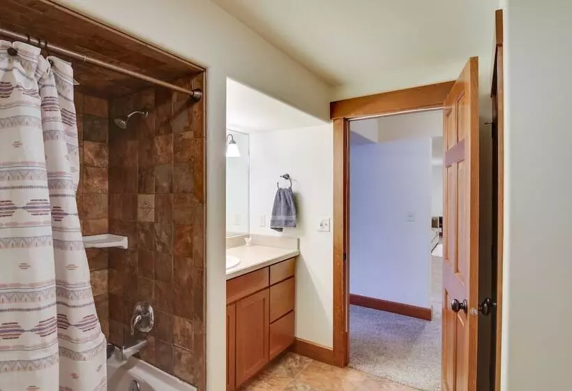 9 Mi To Downtown: Bozeman Vacation Home W/ Hot Tub