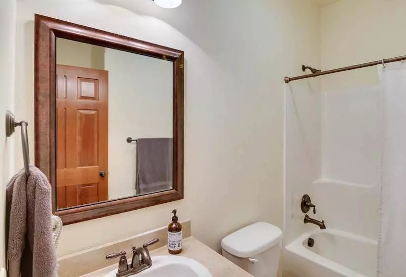 9 Mi To Downtown: Bozeman Vacation Home W/ Hot Tub