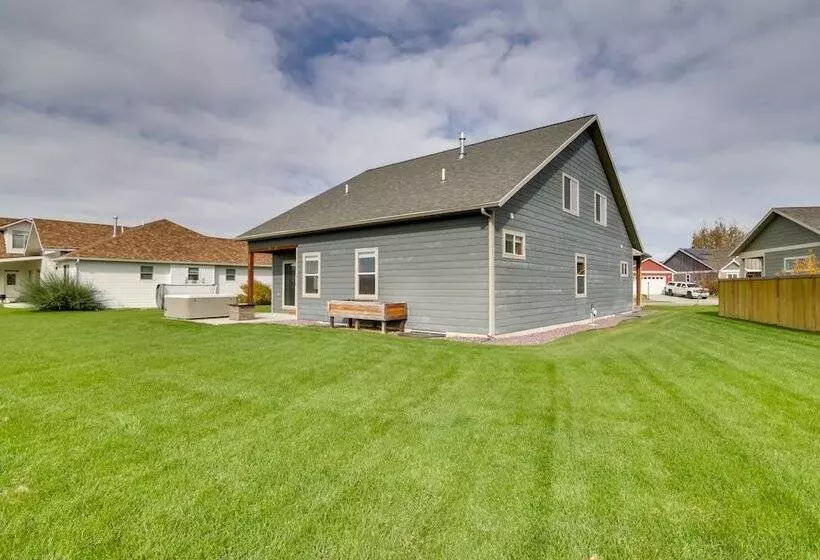 9 Mi To Downtown: Bozeman Vacation Home W/ Hot Tub