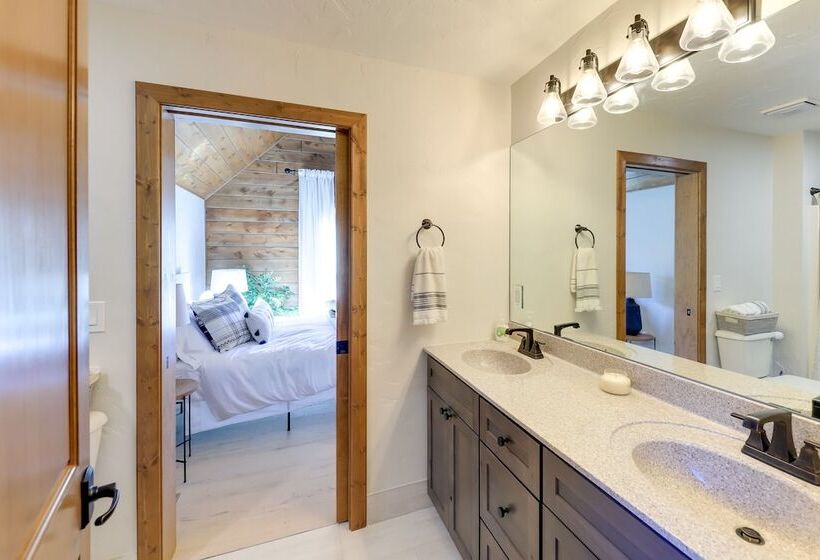 Brand New Idaho Springs Cabin W/ Patio & Fire Pit!