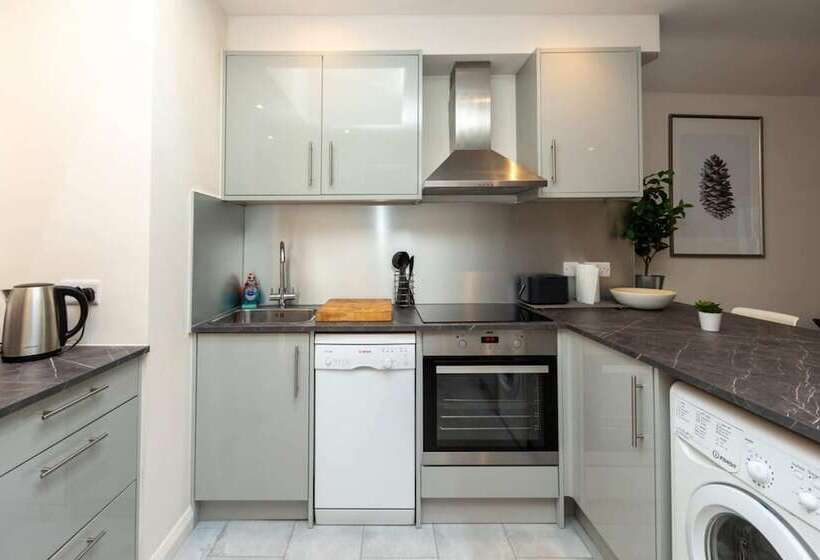 Bright & Contemporary 1bedroom Annexe   Herne Hill!