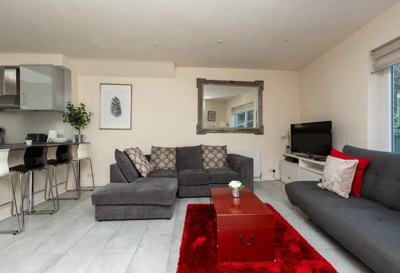 Bright & Contemporary 1bedroom Annexe   Herne Hill!
