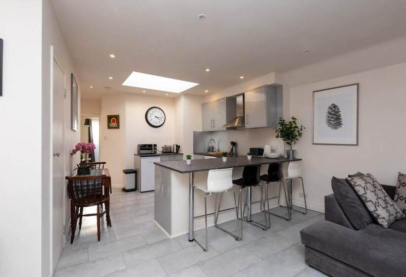 Bright & Contemporary 1bedroom Annexe   Herne Hill!