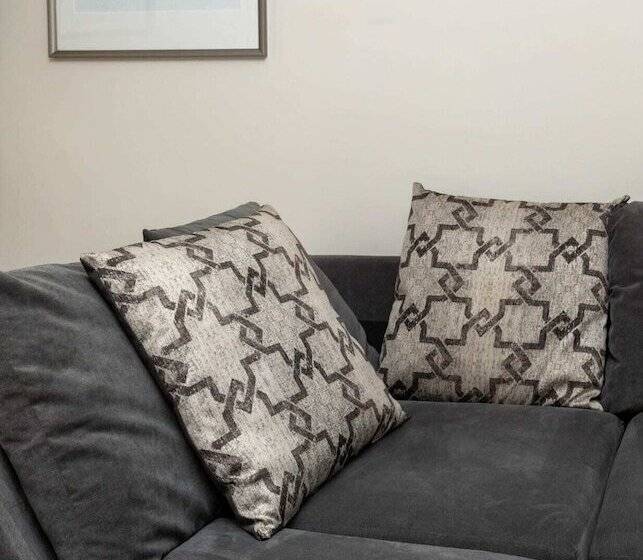 Bright & Contemporary 1bedroom Annexe   Herne Hill!