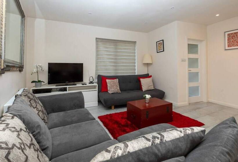 Bright & Contemporary 1bedroom Annexe   Herne Hill!