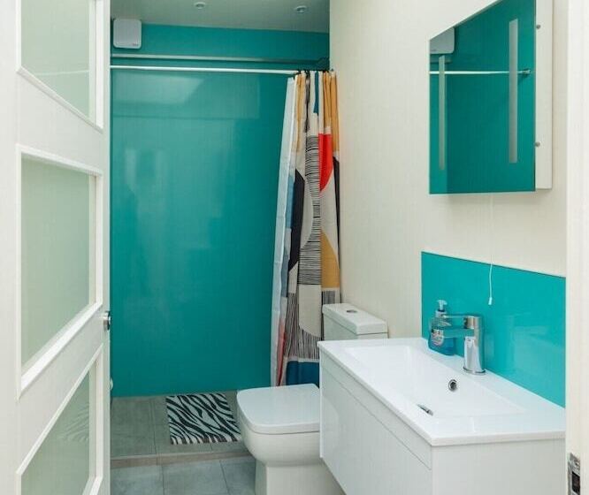 Bright & Contemporary 1bedroom Annexe   Herne Hill!