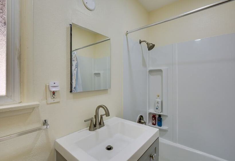 Centrally Located Retreat: 5 Mi To San Diego Zoo!