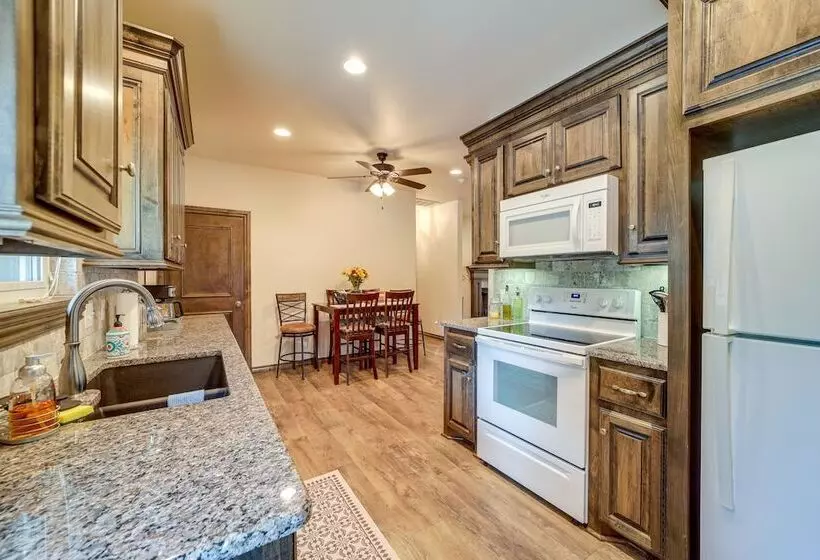 Cozy Checotah Retreat W/ Deck Near Eufaula Lake