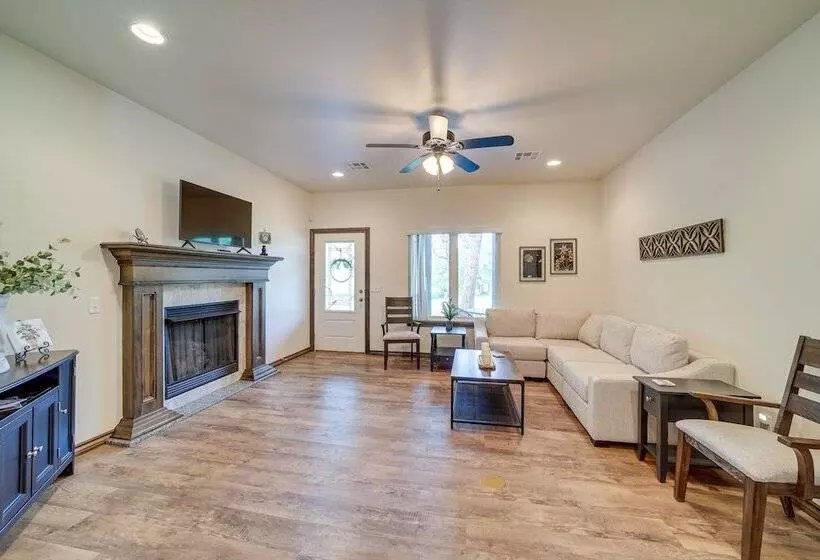 Cozy Checotah Retreat W/ Deck Near Eufaula Lake